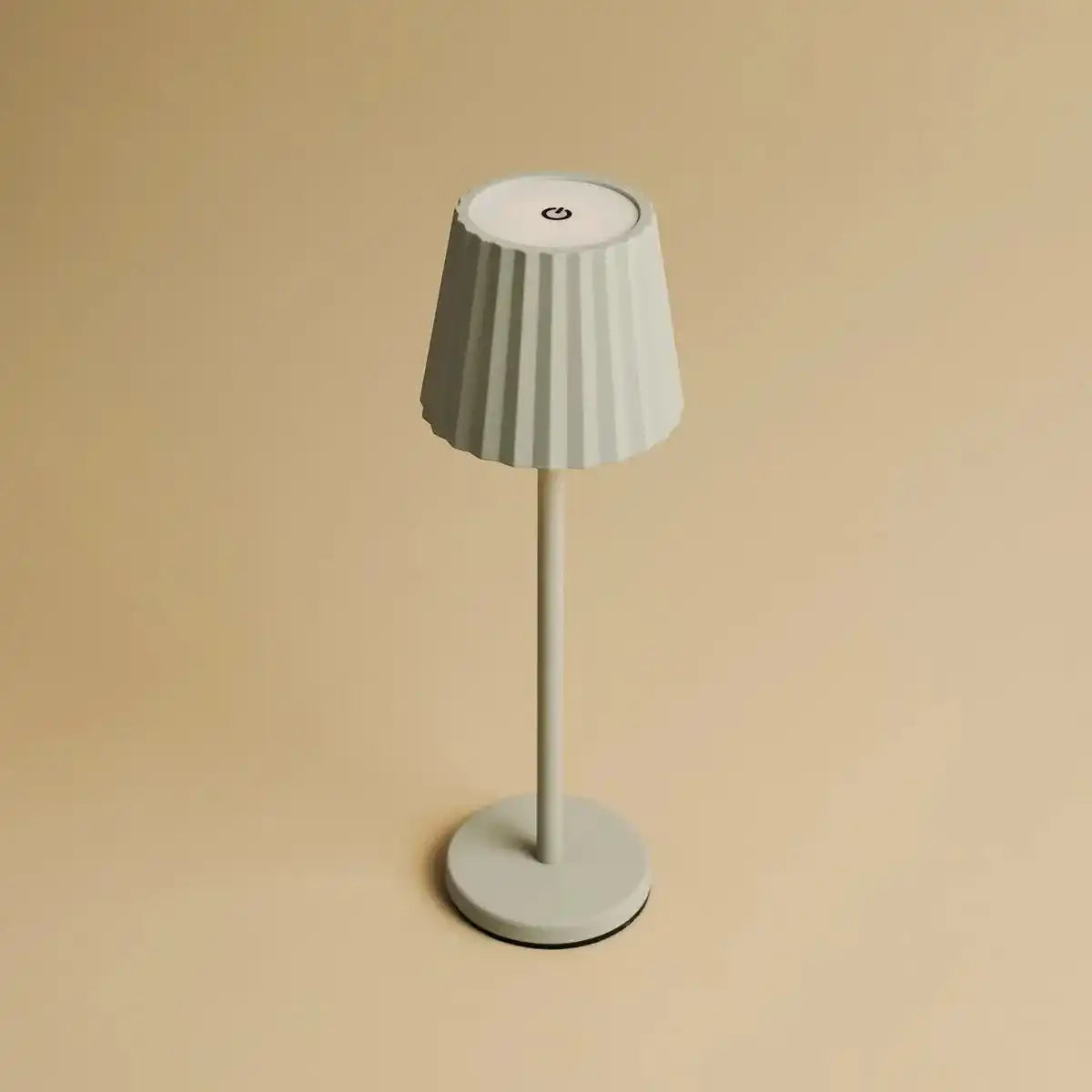 Maya Schadow Grey Ripped Tischlampe aus Eisen - dimmbare Lampe und 3 Lichtmodi, wiederaufladbar über drahtlose Ladestation