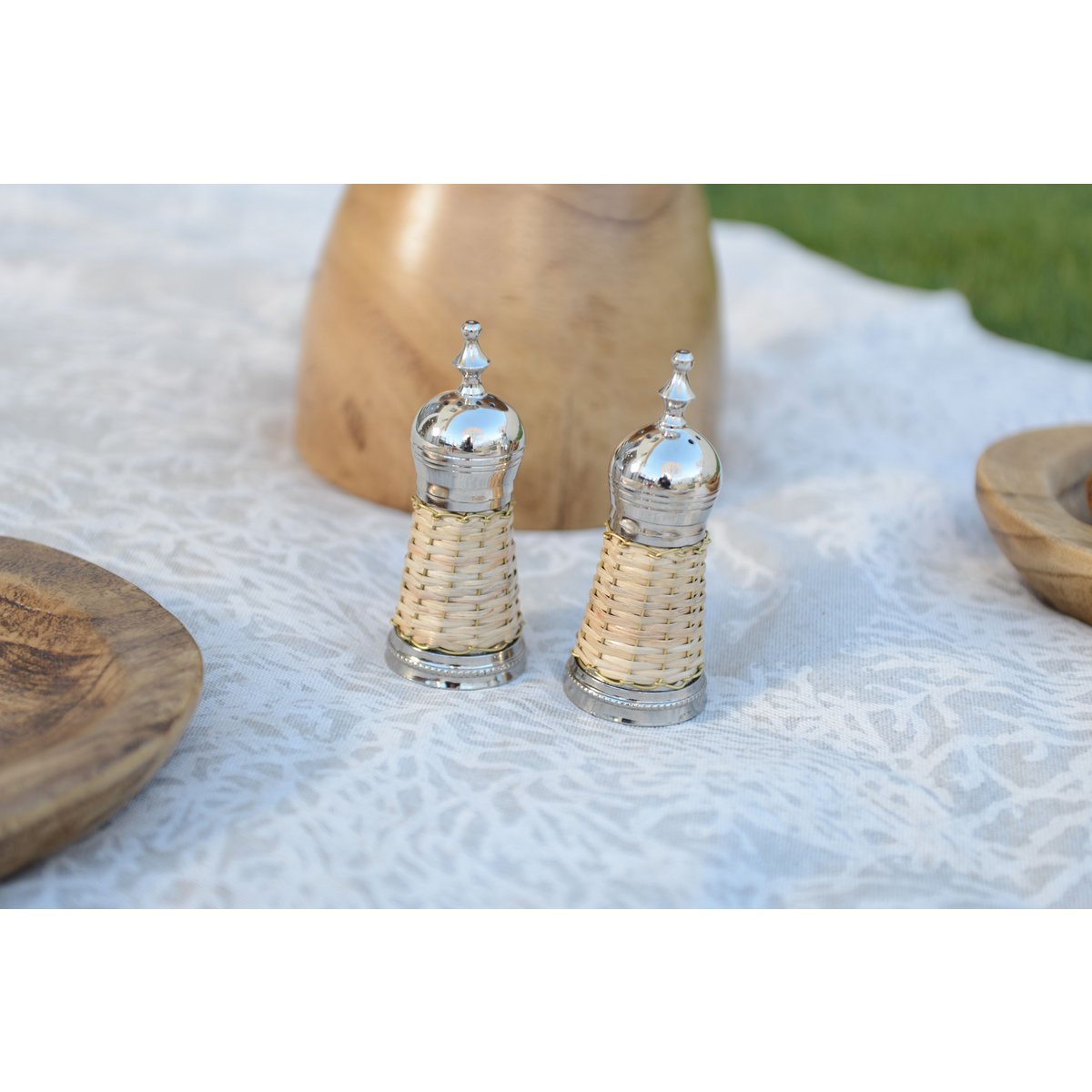 Saliere und beige Wicker Pepper