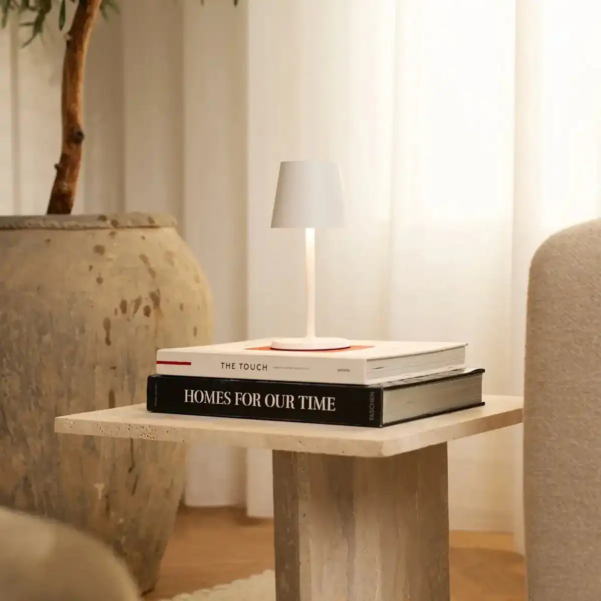 James White wiederaufladbare Tischlampe – kabellos, dimmbar und elegant