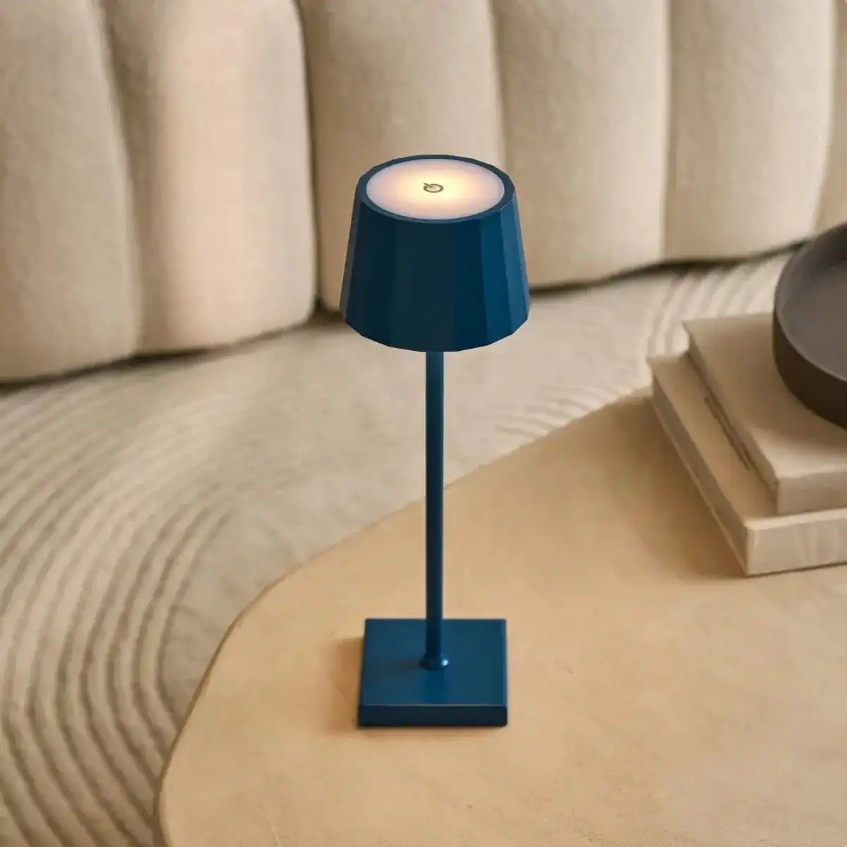 Combi Set Professional-4 x Wouter Delftware Blue Blue Ladargable Tischlampen & 1 x Amstel Wireless Ladestation mit Qi-Technologie