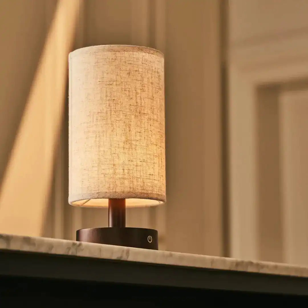 Ben dunkelbraune Holztischlampe-wiederaufladbar, dimmbar, USB-C-Antrieb