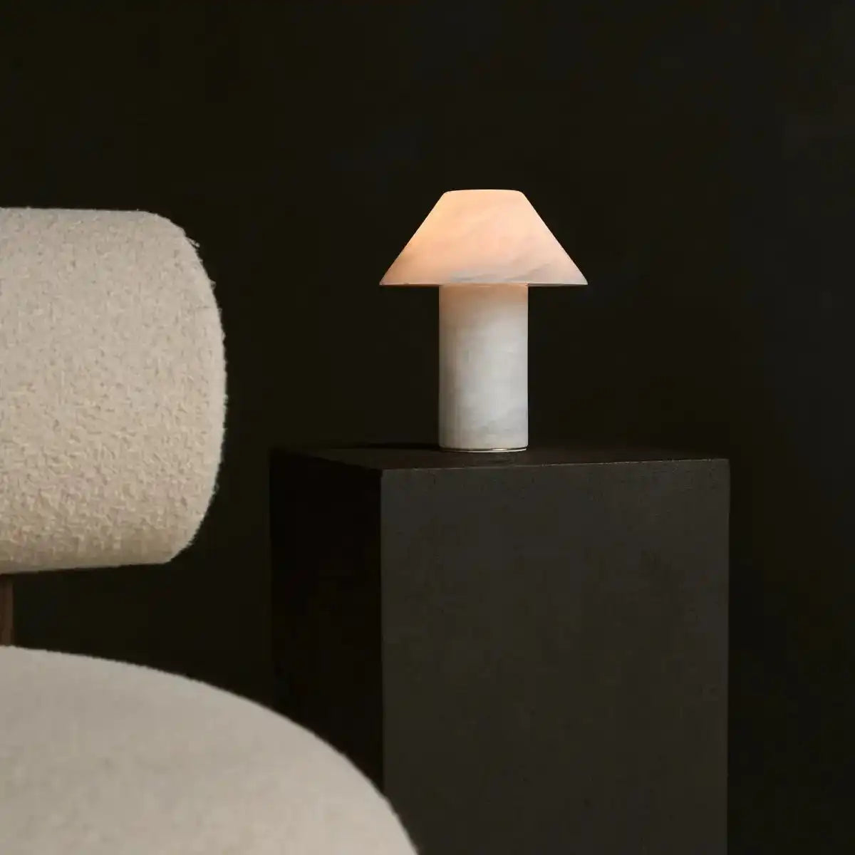 Stilvolle Alabasterlampe Eleonora – handgefertigt, einzigartiges Design mit sanftem Glanz