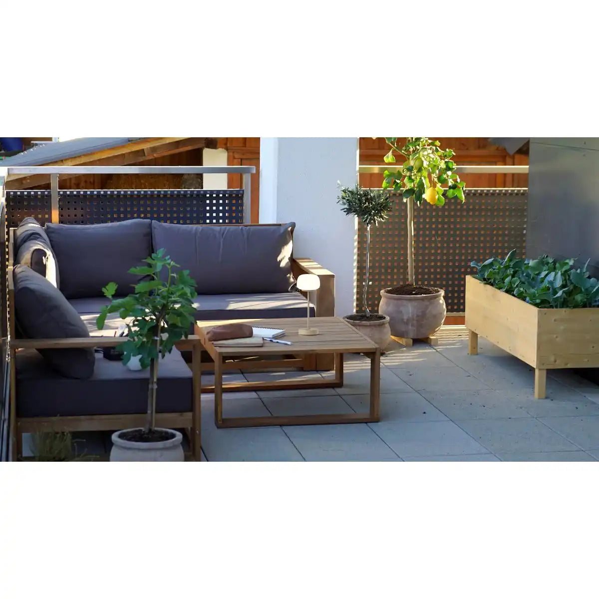 LED Akku-/ Tischleuchte "PINA" 30 cm hoch, aus Metall (beige) und Glas (weiß), integrierte LEDs, warmweiß