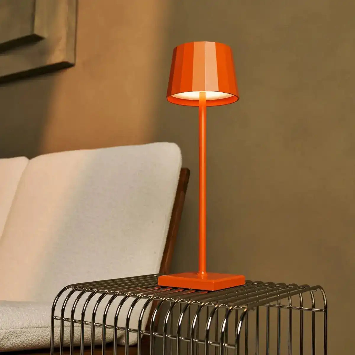 Combi Set Professional-4 x Wouter Blossom Orange wiederaufladbare Tischlampen & 1 x Amstel Wireless Ladestation mit Qi-technologyr
