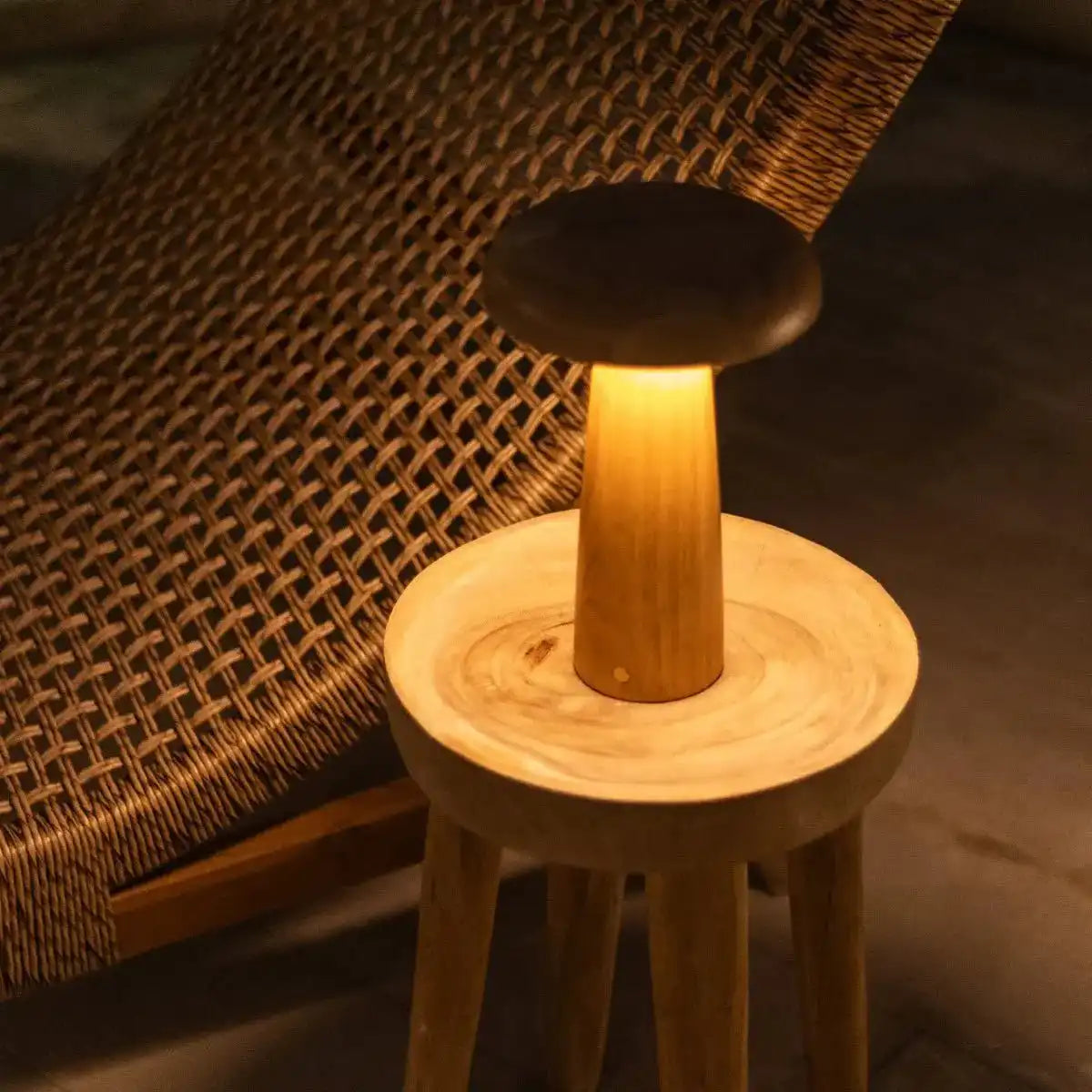 Lennart Tischlampe aus Holz – wiederaufladbare, dimmbare und kabellose Beleuchtung