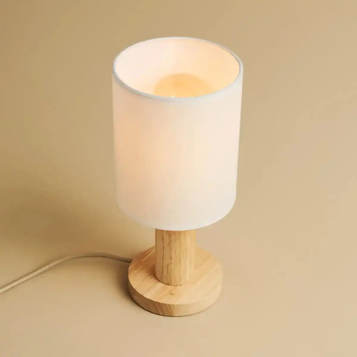 Boris hellbraune Lampe mit 2 Meter Kabel - Stofffarbenschattenlampe & Holzbasis