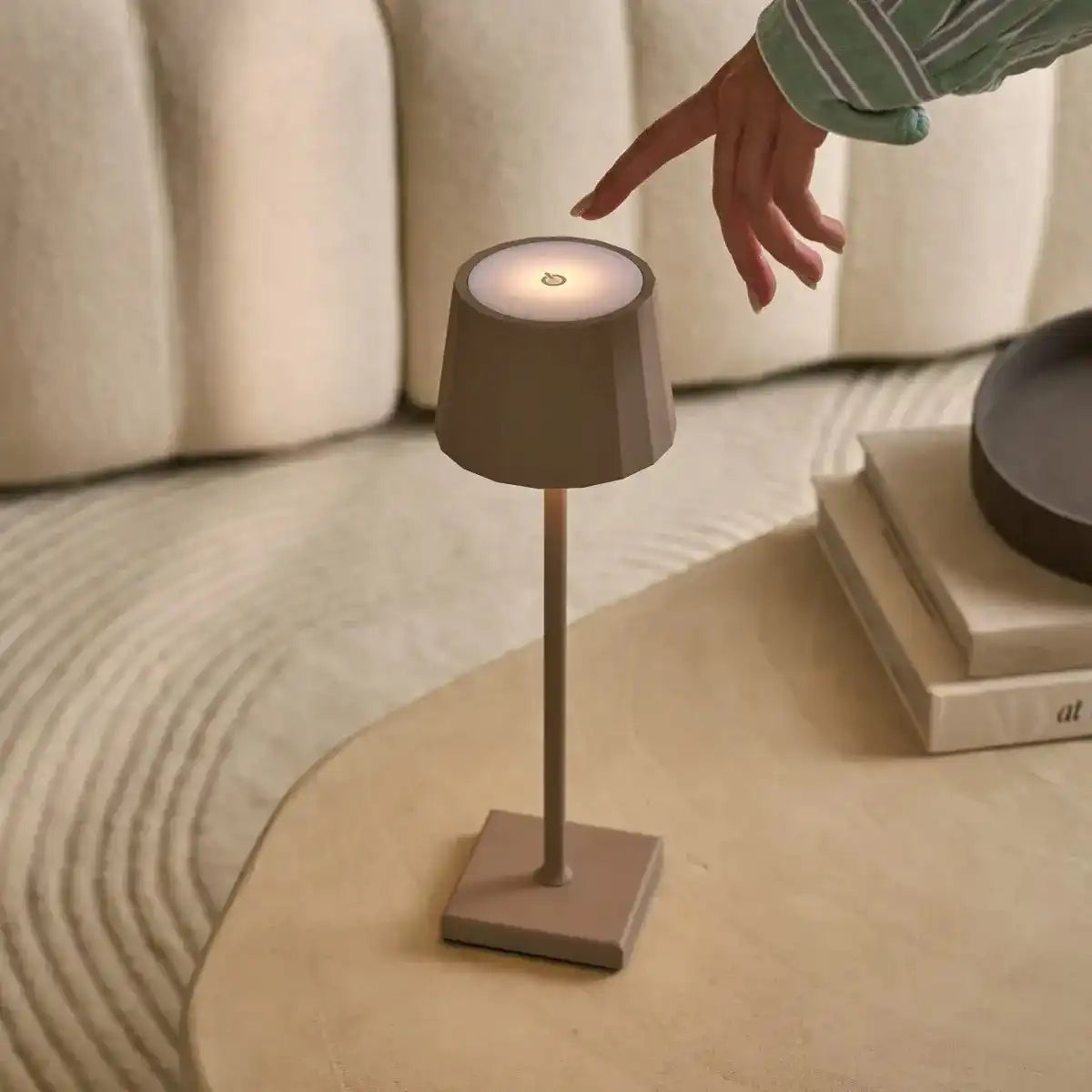 William Koala Brown Wiederaufladbare Eisen-Tischlampe – dimmbar, USB-C-Aufladung, 120 Stunden Akkulaufzeit