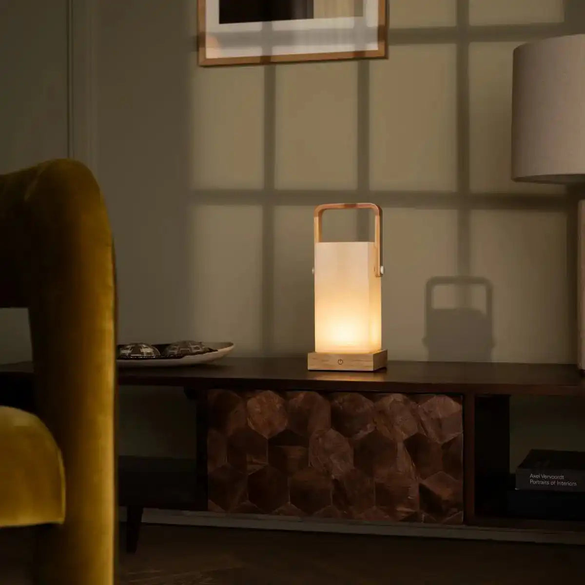 Harper Hellbraune Holzlampe – kabellose wiederaufladbare Tischlampe mit Griff
