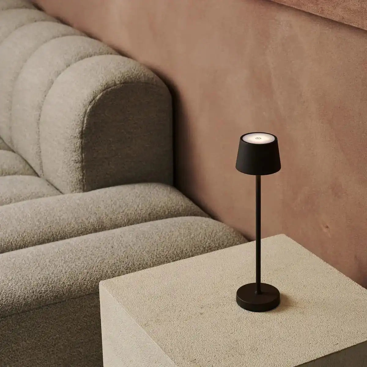 Vondel Mokka Brown wiederaufladbar und schnurloses Lampe perfekt für die Hotellerie - drahtlos wiederaufladbar über Ladestation