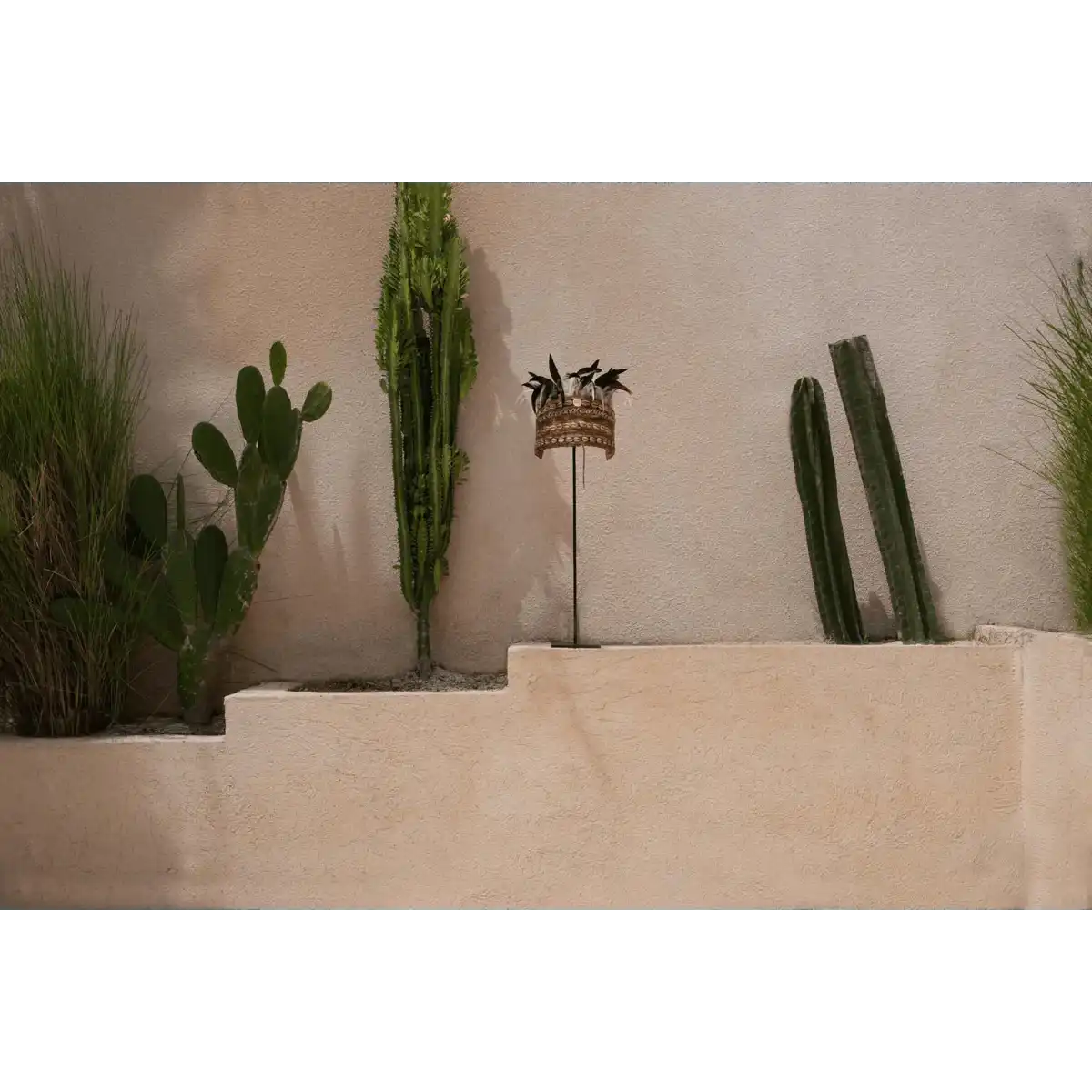 Der Guinea Federhut auf Ständer - Naturschwarz - HomeDesign Knaus