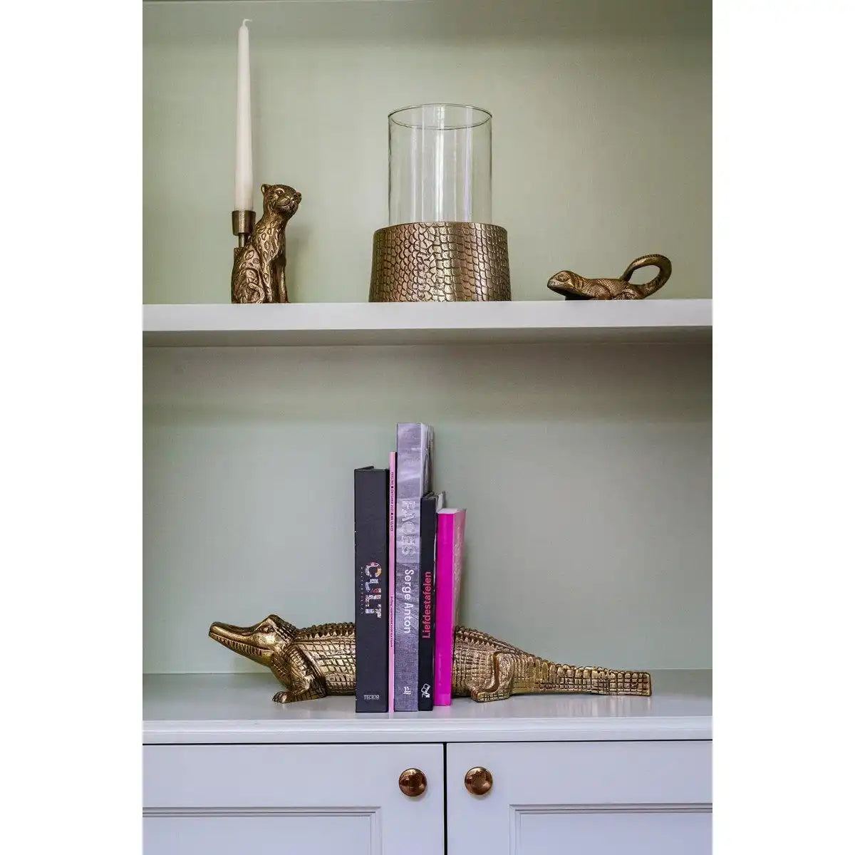 Der Kroko-Kerzenhalter mit Glas – Messing – L - HomeDesign Knaus