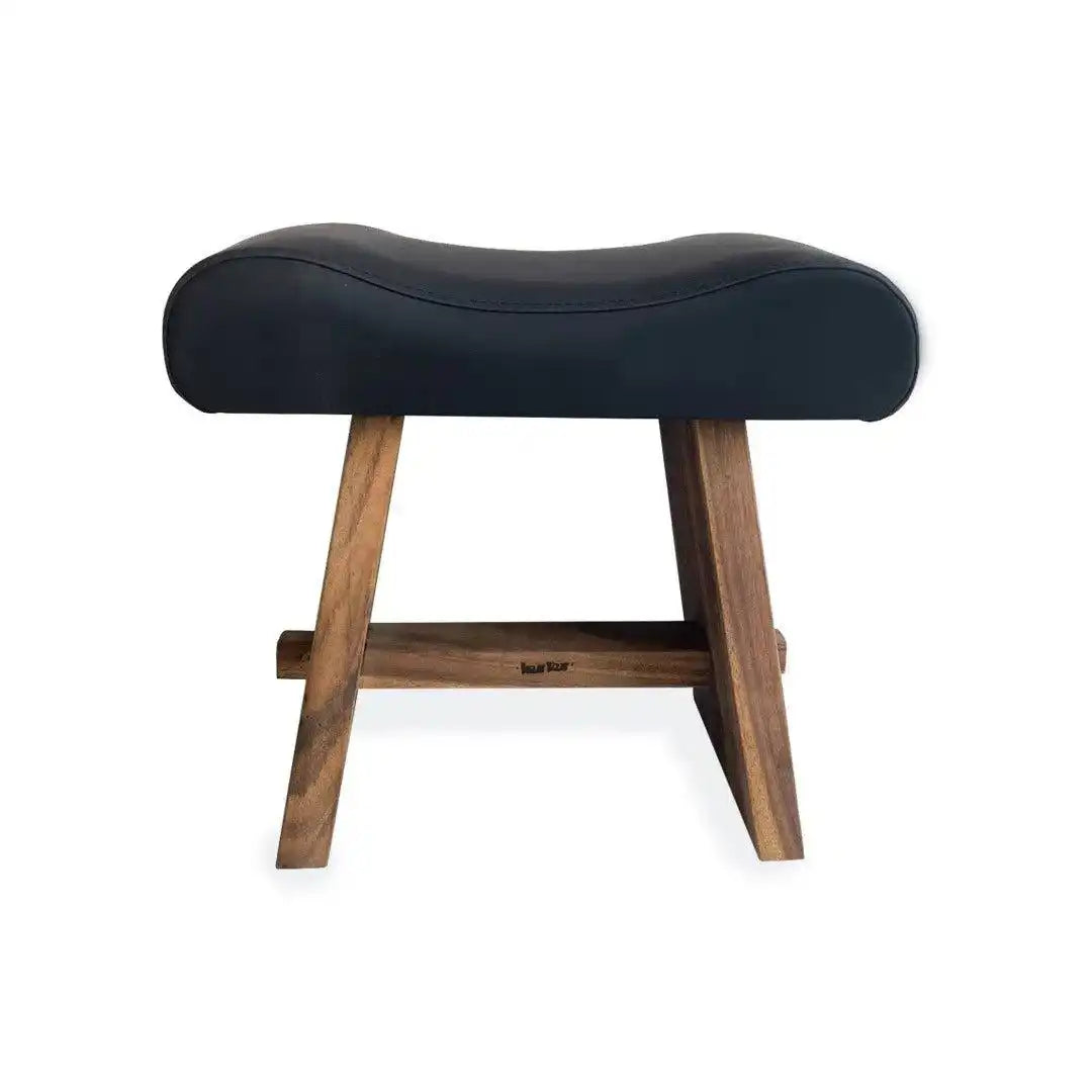 Der Suar Hocker mit Leder – Naturschwarz - HomeDesign Knaus