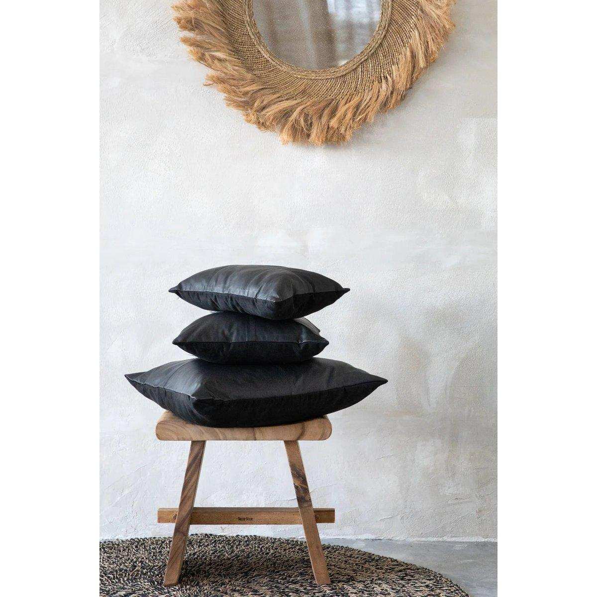 Der vierteilige Lederkissenbezug – Schwarz – 60 x 60 - HomeDesign Knaus