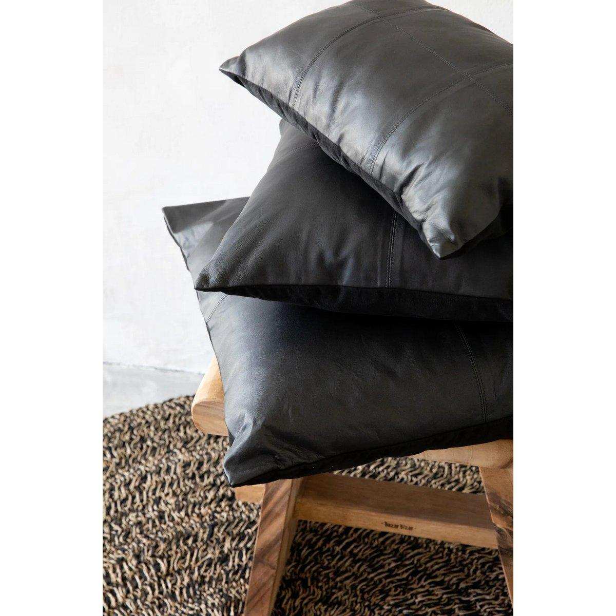 Der vierteilige Lederkissenbezug – Schwarz – 60 x 60 - HomeDesign Knaus