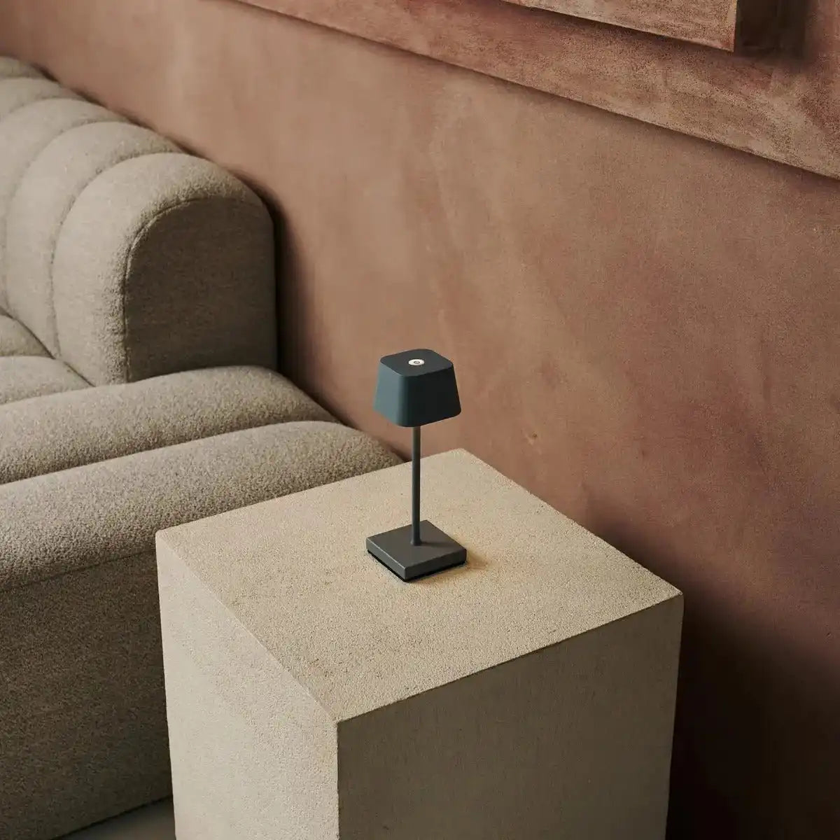 Sarphati Mini -Maus grauer kordelloser Tischlampe -drahtlos wiederaufladbar über Ladestation, dimmbare Lampe und 3 Lichtmodi