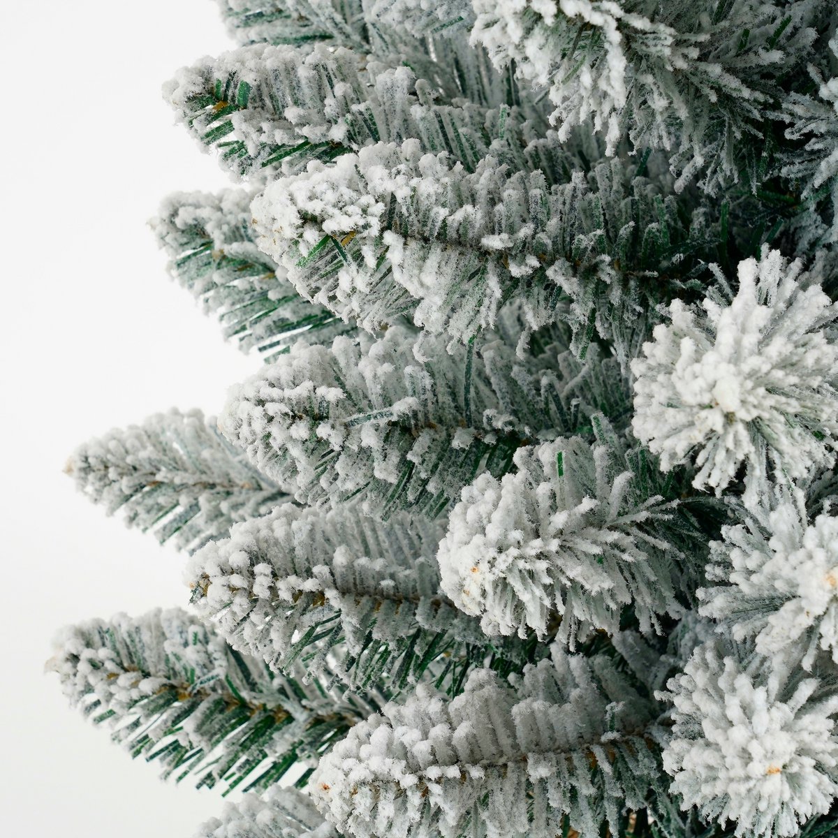 Schmaler künstlicher Weihnachtsbaum von Gerlos aus Jute – H75 x Ø36 cm – Grün gefrostet