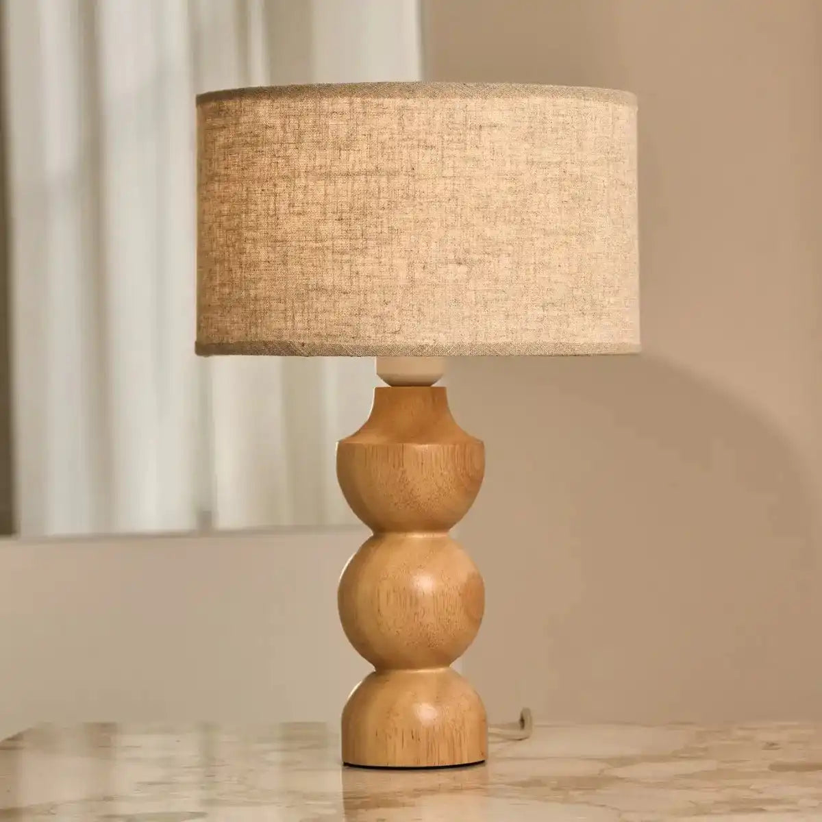 Oliver Hellbraun Holzlampe mit Beige Schatten | Elegantes geometrisches Design für Ihr Zuhause