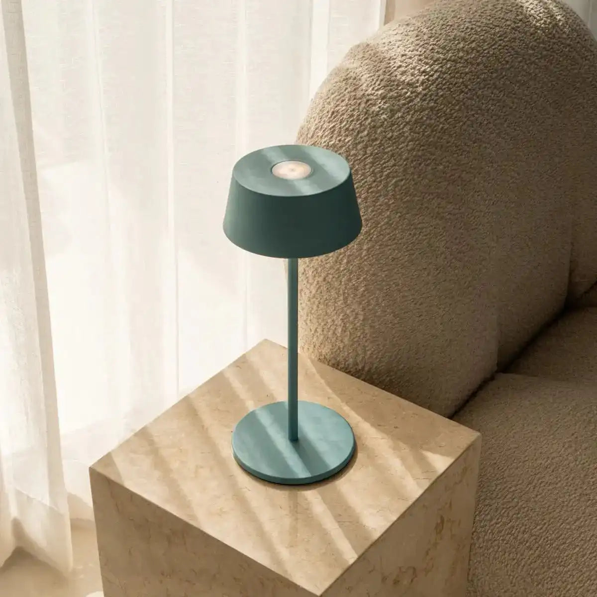 Hugo Amsterdams blaue wiederaufladbare Tischlampe aus Eisen – dimmbar, stilvoll und kabellos