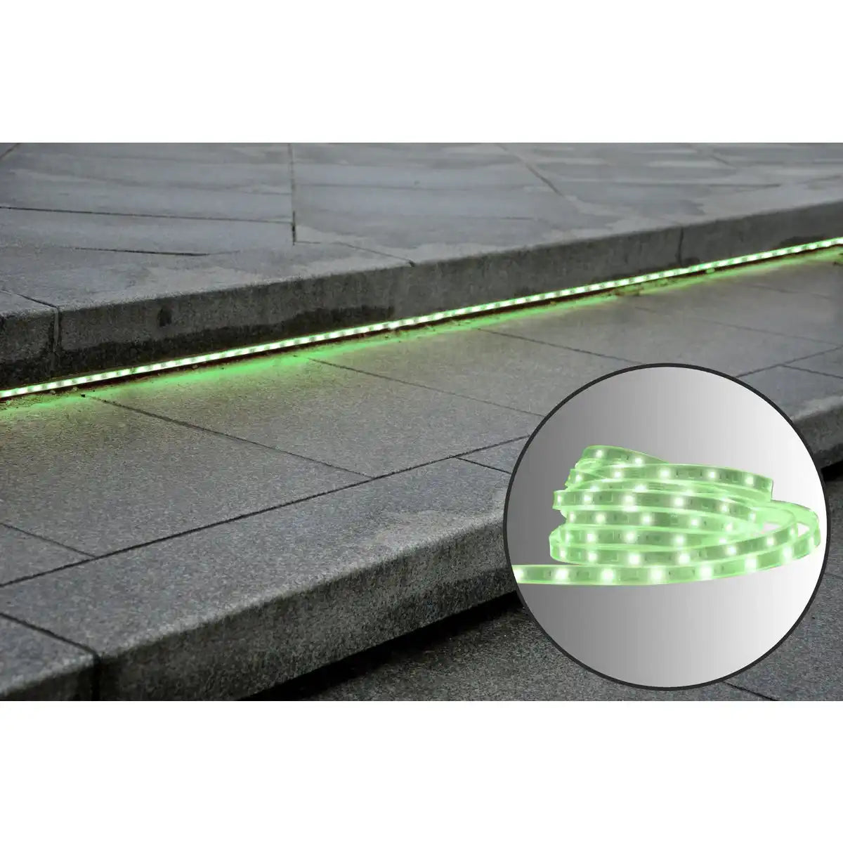 Der LED "Stripe" outdoor 1000 cm, 36 Watt, warmweiß, mit Farbwechsler, dimmbar, inkl. Fernbedienung und Zubehör
