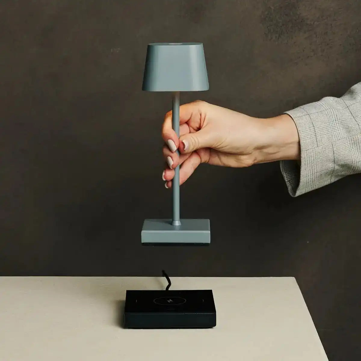Sarphati Mini -Maus grauer kordelloser Tischlampe -drahtlos wiederaufladbar über Ladestation, dimmbare Lampe und 3 Lichtmodi