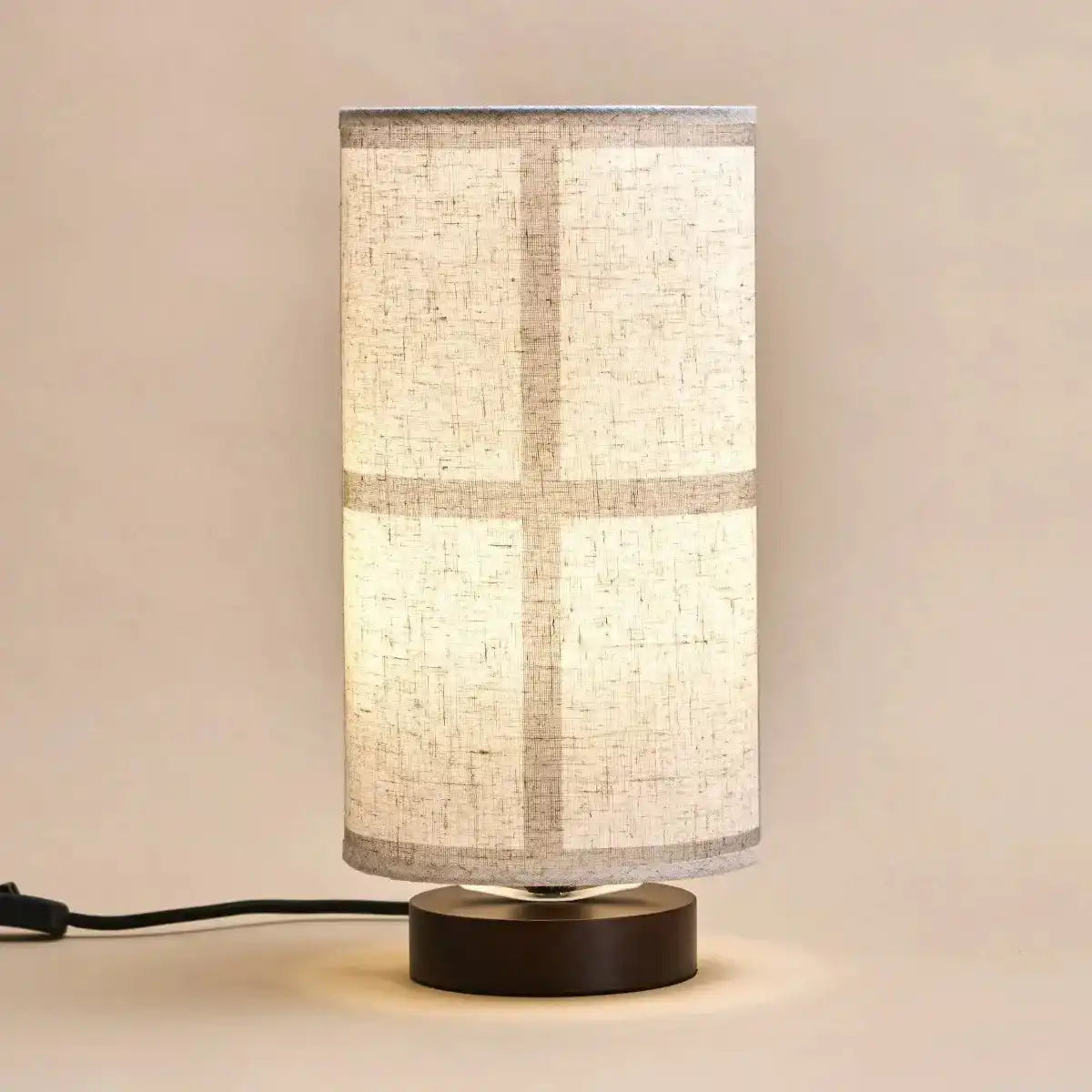 Sakura Dunkelbraune Tischlampe mit Leinenschirm | Handgefertigte und stilvolle Beleuchtung