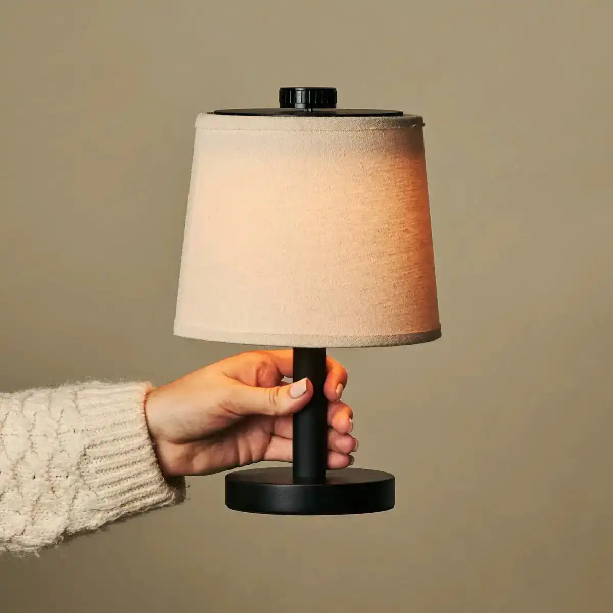Rover Schwarze Holzlampe - wiederaufladbar, schnurlos und dimmbarer Schatten