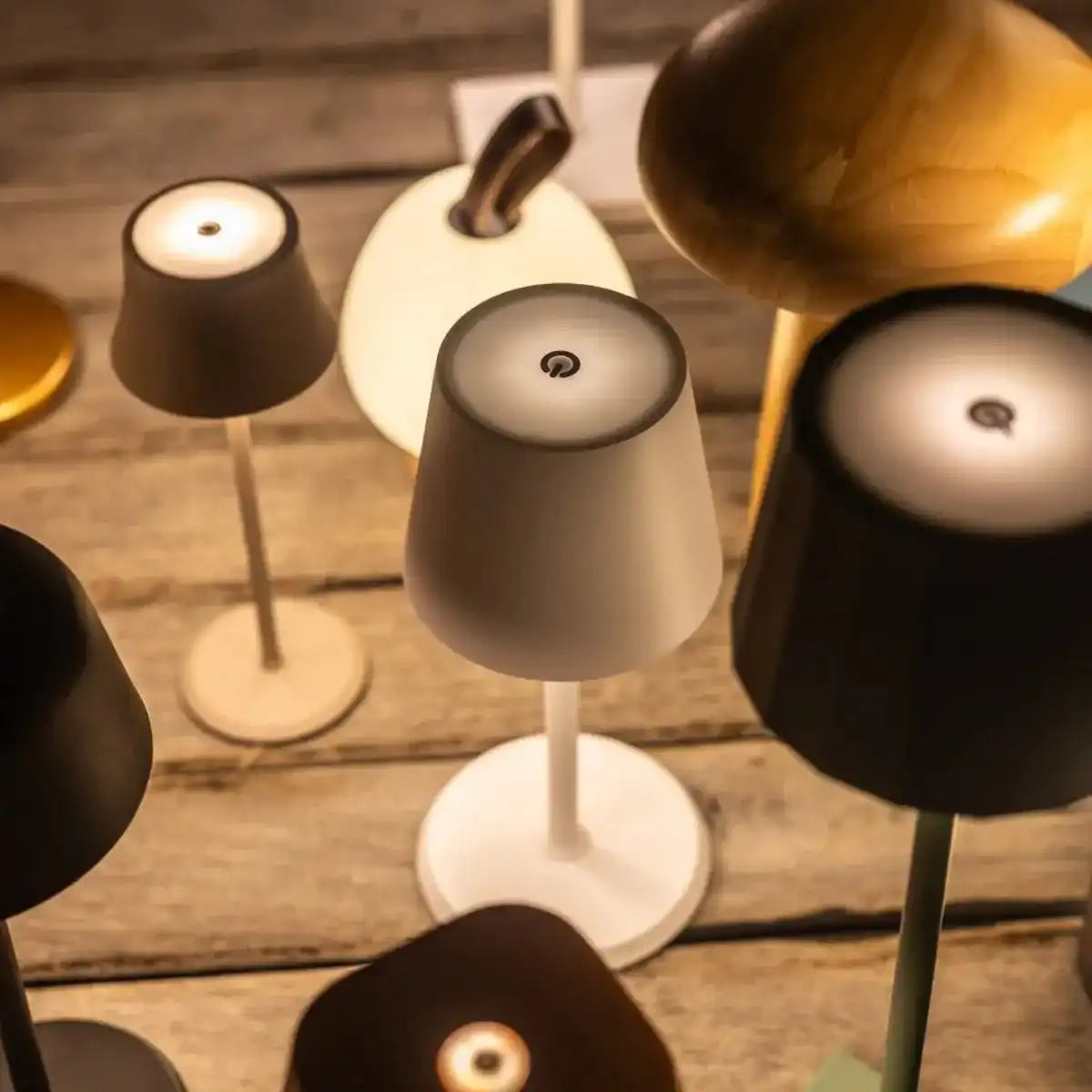 James White wiederaufladbare Tischlampe – kabellos, dimmbar und elegant