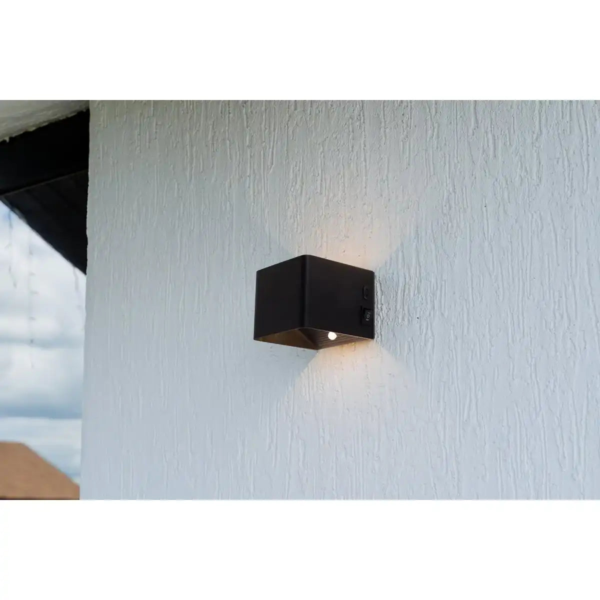 Akku-Wand-Leuchte "CUBE" magnetisch, ca 10 x 10 cm, aus schwarzem Metall, mit Bewegungssensor