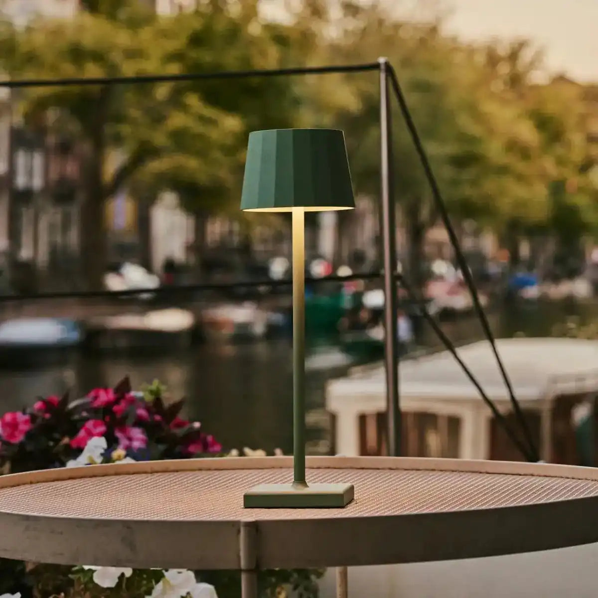 Wouter Sage Green wiederaufladbare Tischlampe-drahtloses Laden, dimmbar, 120-Stunden-Akkulaufzeit