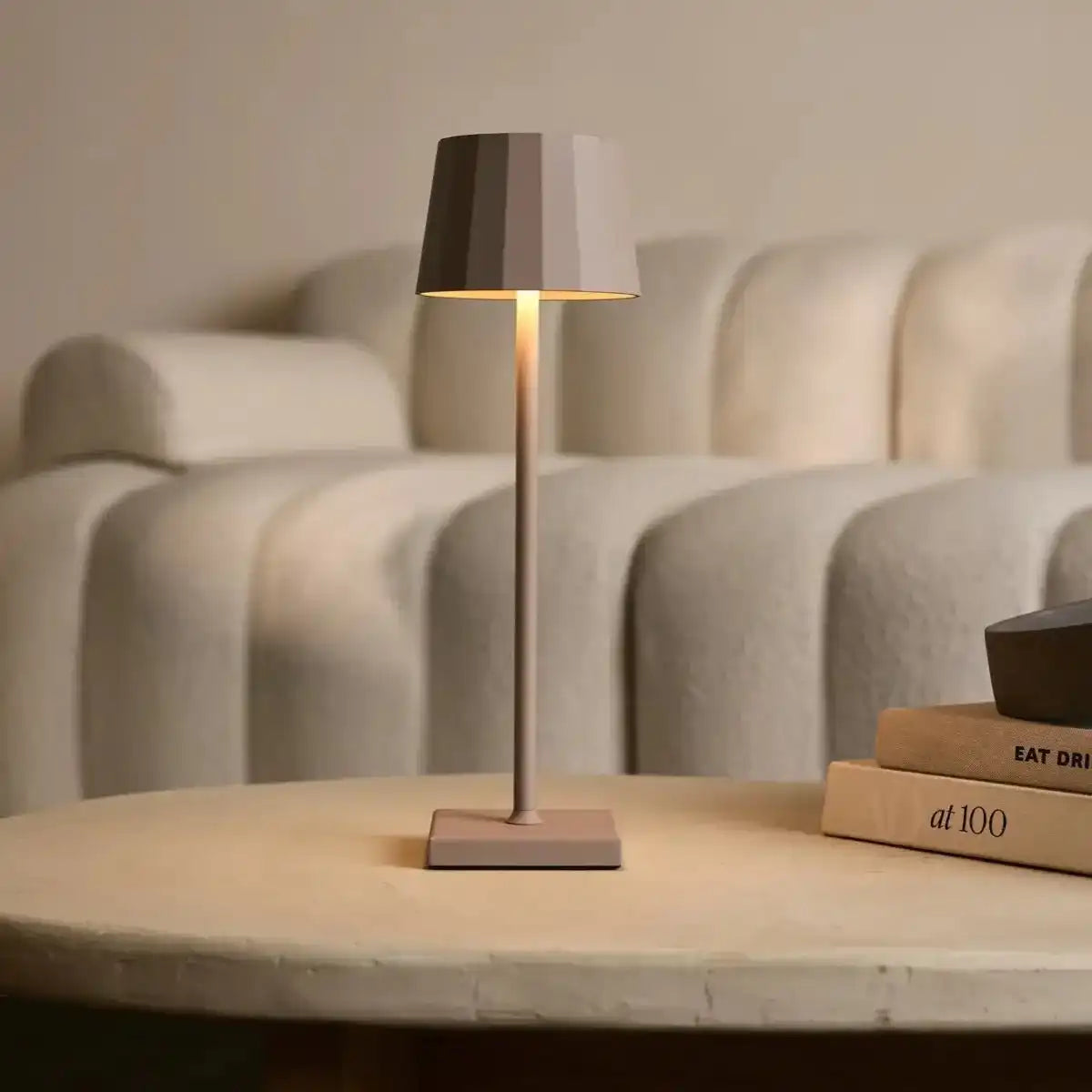 William Koala Brown Wiederaufladbare Eisen-Tischlampe – dimmbar, USB-C-Aufladung, 120 Stunden Akkulaufzeit