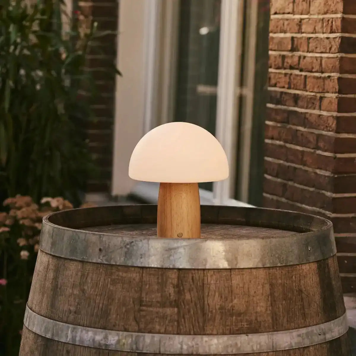 Mia hellbraun stilvolle Holztischlampe mit Dimmer - Holz, funktional und subtil