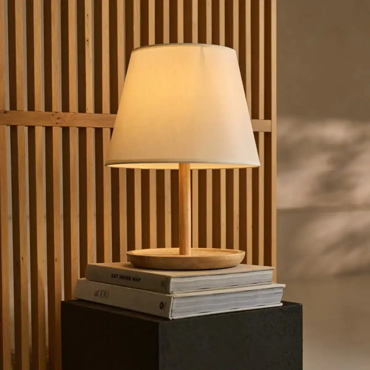 Emily hellbraune Holzlampe mit Kabel - handgefertigtes nachhaltiges Design für Zuhause