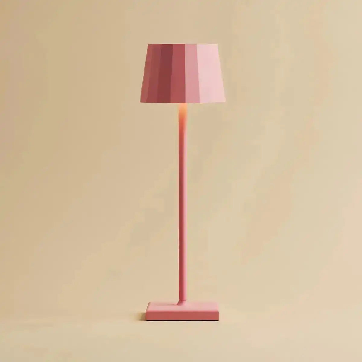 Combi Set Professional-8 x Wouter Flamingo Pink wiederaufladbare Tischlampen und 1 x Zentrale Station Wireless Ladestation mit Qi-Technologie