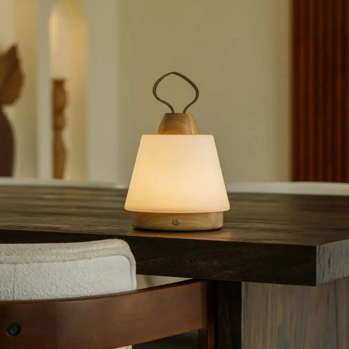Liv Hellbraune wiederaufladbare Lampe – Lederband, dimmbar, kabellos