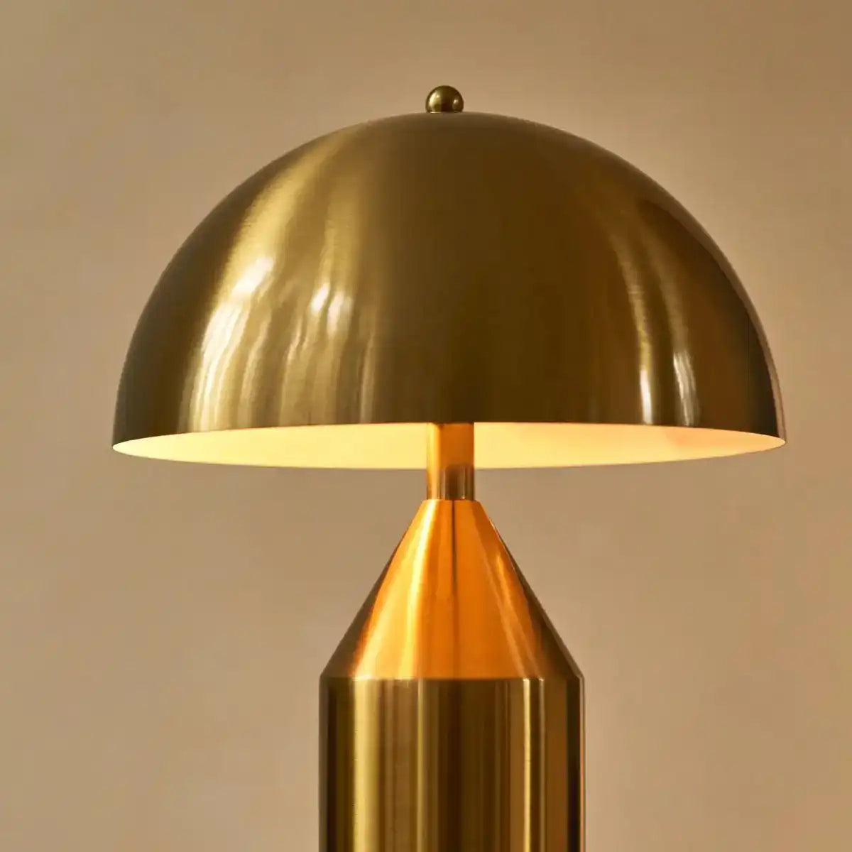 Otto Gold Dressoir Lamp – Stilvolle Tischlampe aus Metall für jeden Raum