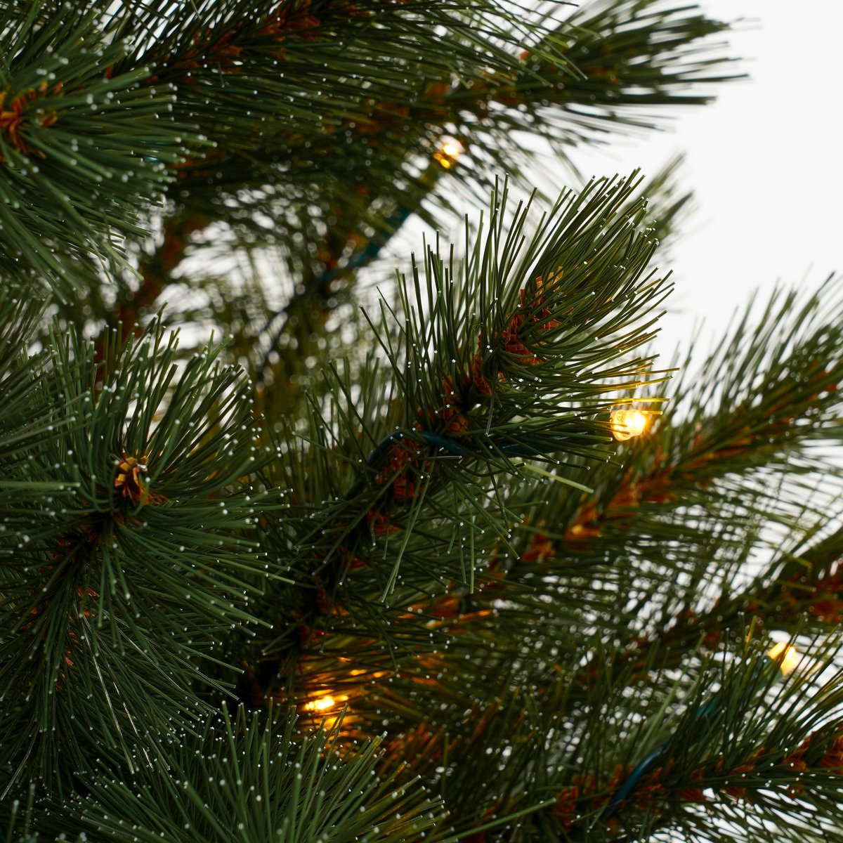 Künstlicher Weihnachtsbaum mit LED-Beleuchtung – H155 x Ø99 cm – Dunkelgrün