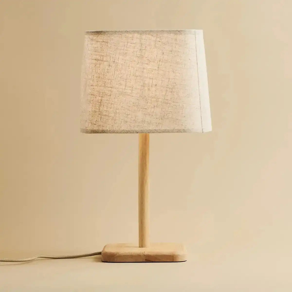Marley Holzlampe mit Beige Schatten - stilvoller und organischer Hausbeleuchtung