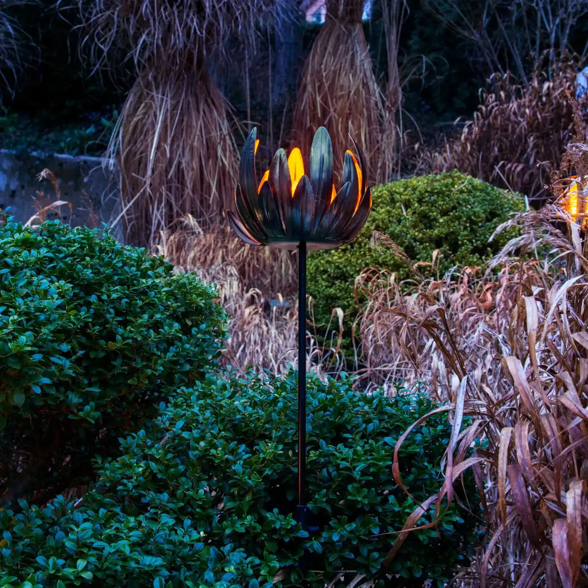 LED Solarspieß "BLUME" , für Außen, Erdspieß aus Metall und Kunststoff in Kupfer, mit integrierter LED
