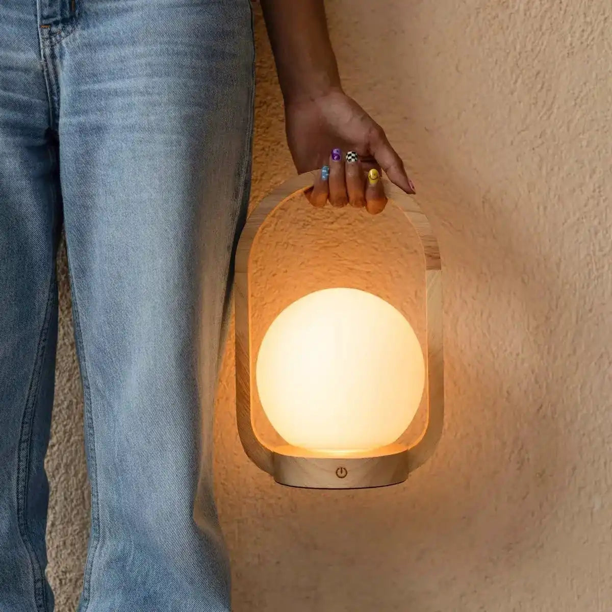 Skye Hellbraune kabellose Holzlampe | Wiederaufladbares und dimmbares Design