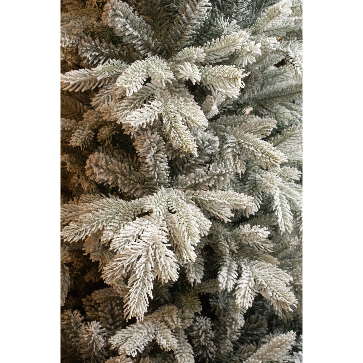 Künstlicher Weihnachtsbaum – H185 x Ø132 cm – Grün gefrostet