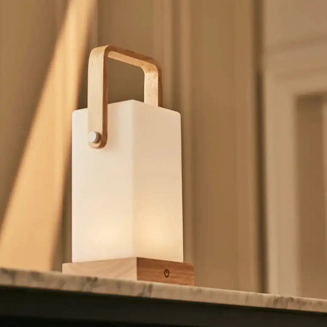 Harper Hellbraune Holzlampe – kabellose wiederaufladbare Tischlampe mit Griff