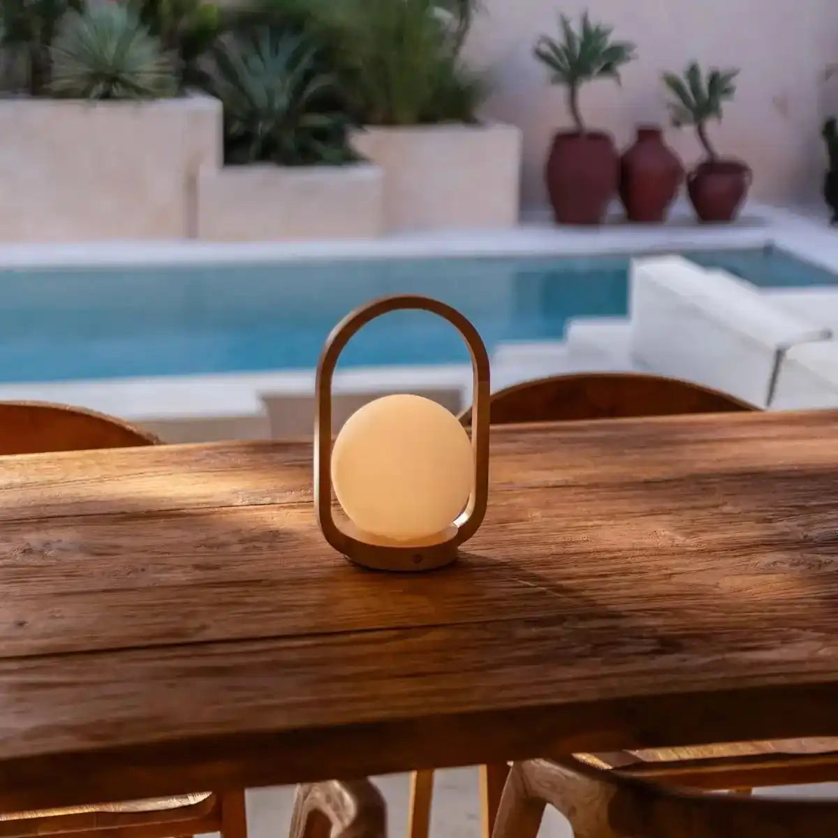 Skye Hellbraune kabellose Holzlampe | Wiederaufladbares und dimmbares Design