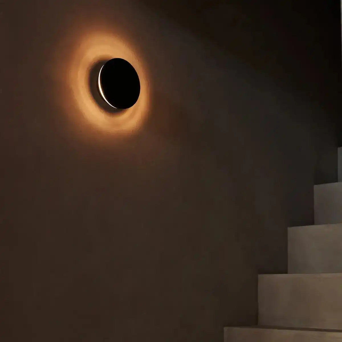 Lou Black Cordless Wall Light - wiederaufladbar und dimmbar mit Touch Control - 2700k warmes Licht