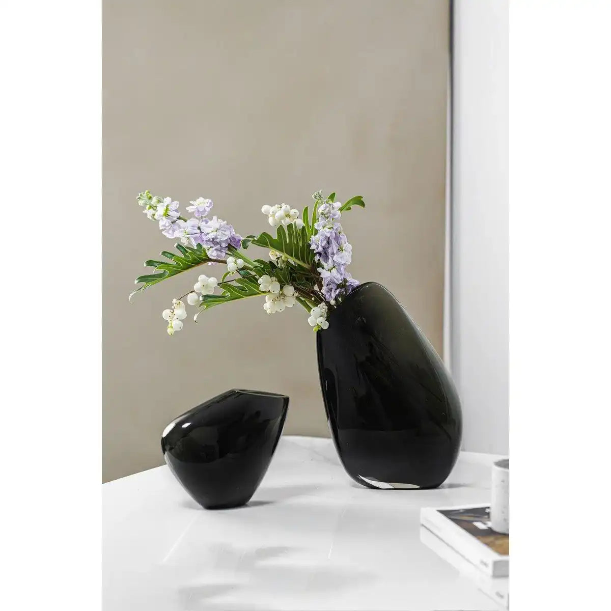 Hohe moderne Vase mit sehr innovativem, schlichtem Design, KOOKY30GR - HomeDesign Knaus