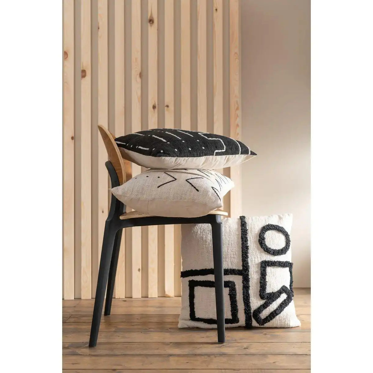 J-Line Kissen Graphic Drawing 1 – Baumwolle – Schwarz - HomeDesign Knaus