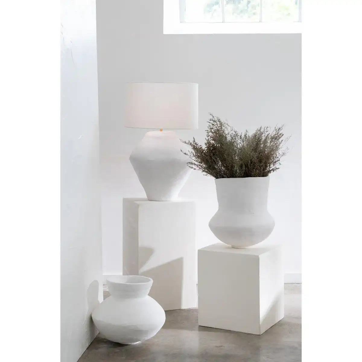J-Line Lampe + Shade Pot Spinner Pappmaché Weiß - HomeDesign Knaus