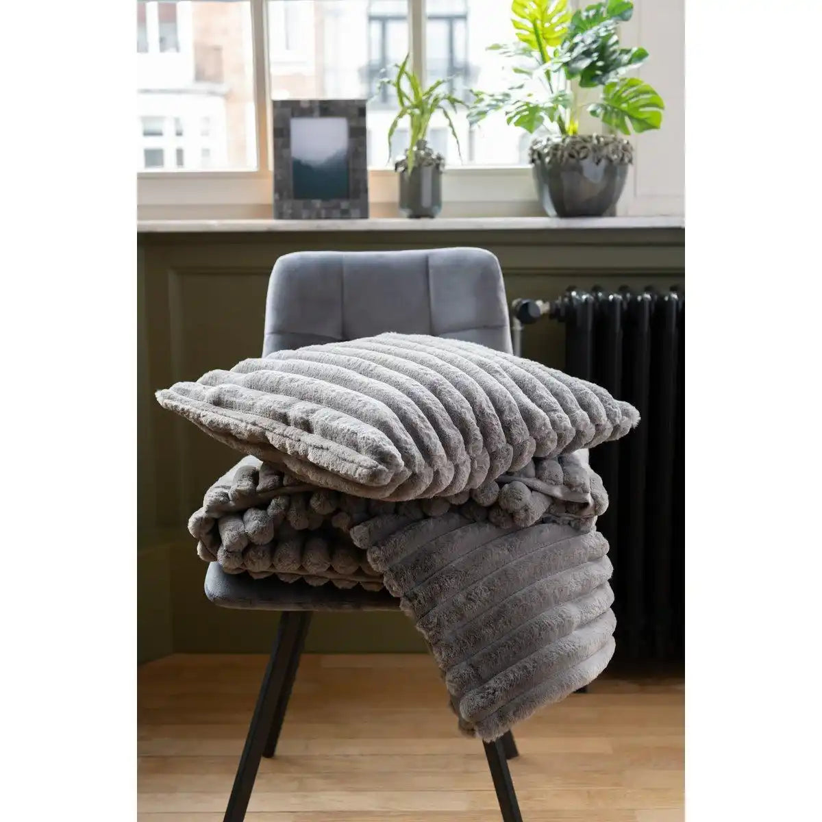 J-Line Plaid Cord – Polyester – Dunkelgrau – 180 x 130 cm - HomeDesign Knaus