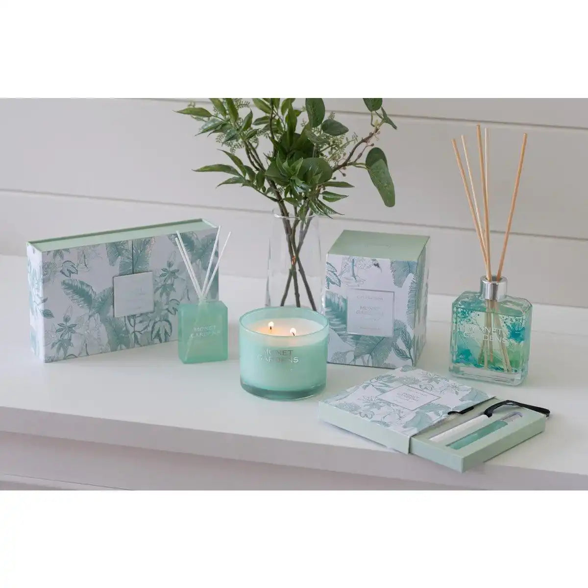 J-Line Zweige in Vase + künstliches Wasser aus Kunststoff, grün - HomeDesign Knaus