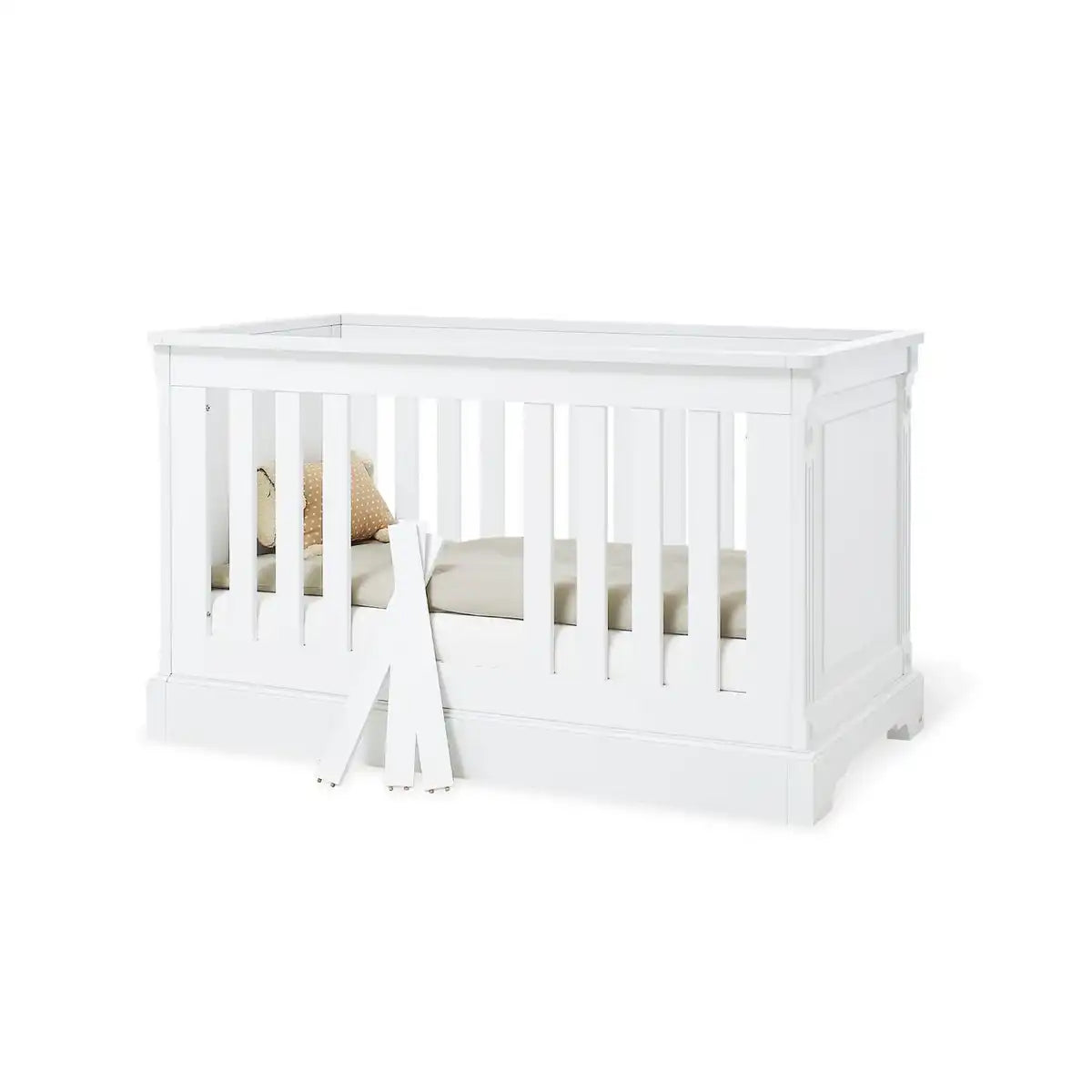 Kinderzimmer 'Emilia' extrabreit, inkl. Wandregal
4-teilig: Kinderbett, extra breite Wickelkommode, 2-türiger Kleiderschrank, Wandregal - HomeDesign Knaus