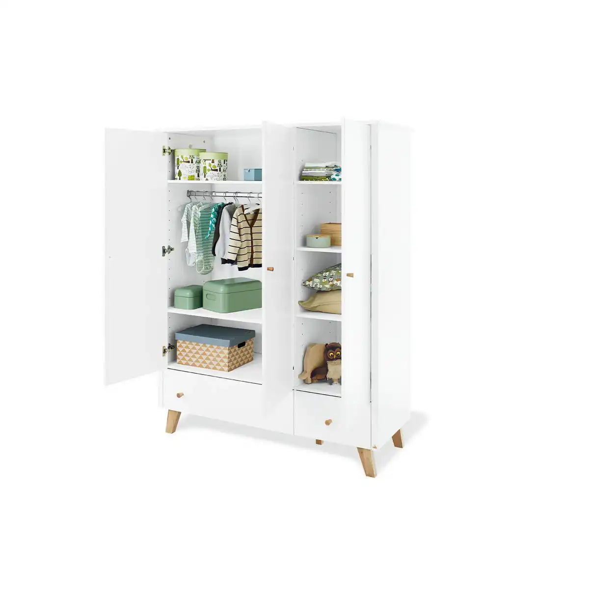Kinderzimmer 'Hilda & Pan' extra breit groß, weiß, inkl. Wandregal
4-teilig: Hausbett, extra breite Wickelkommode, großer Kleiderschrank, Wandregal - HomeDesign Knaus